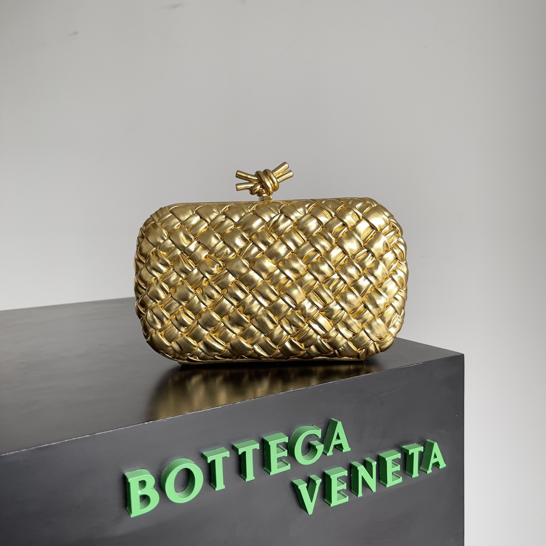 bo*te*ga Ve*ne*ta cassette bag-20.5*6*12.5cm