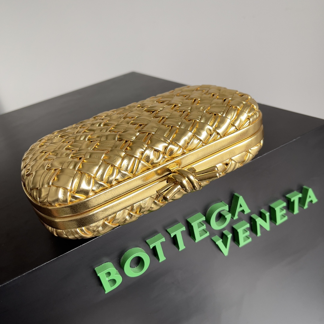bo*te*ga Ve*ne*ta cassette bag-20.5*6*12.5cm
