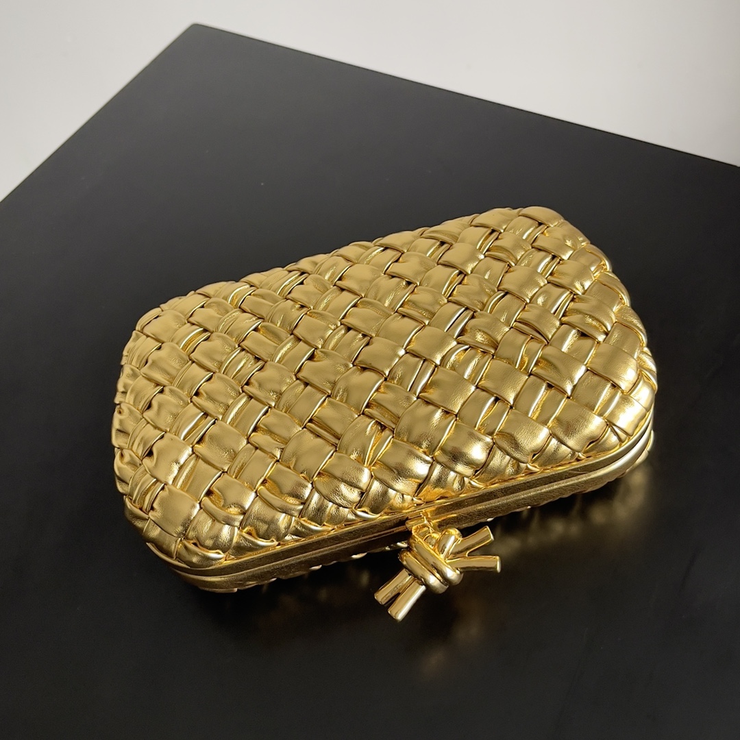 bo*te*ga Ve*ne*ta cassette bag-20.5*6*12.5cm