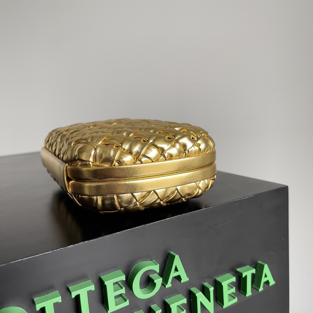 bo*te*ga Ve*ne*ta cassette bag-20.5*6*12.5cm