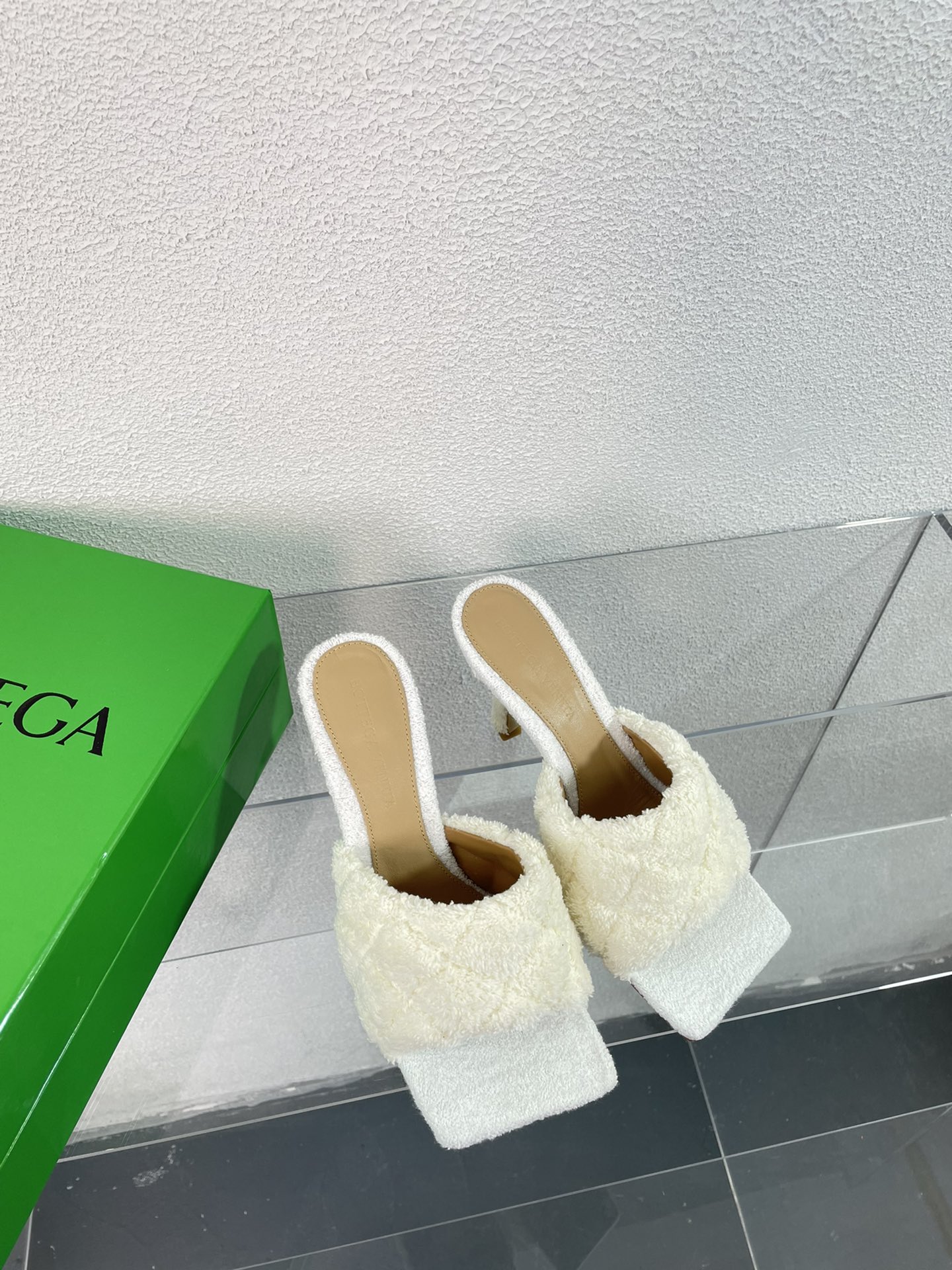 bo*te*ga Ve*ne*ta slippers