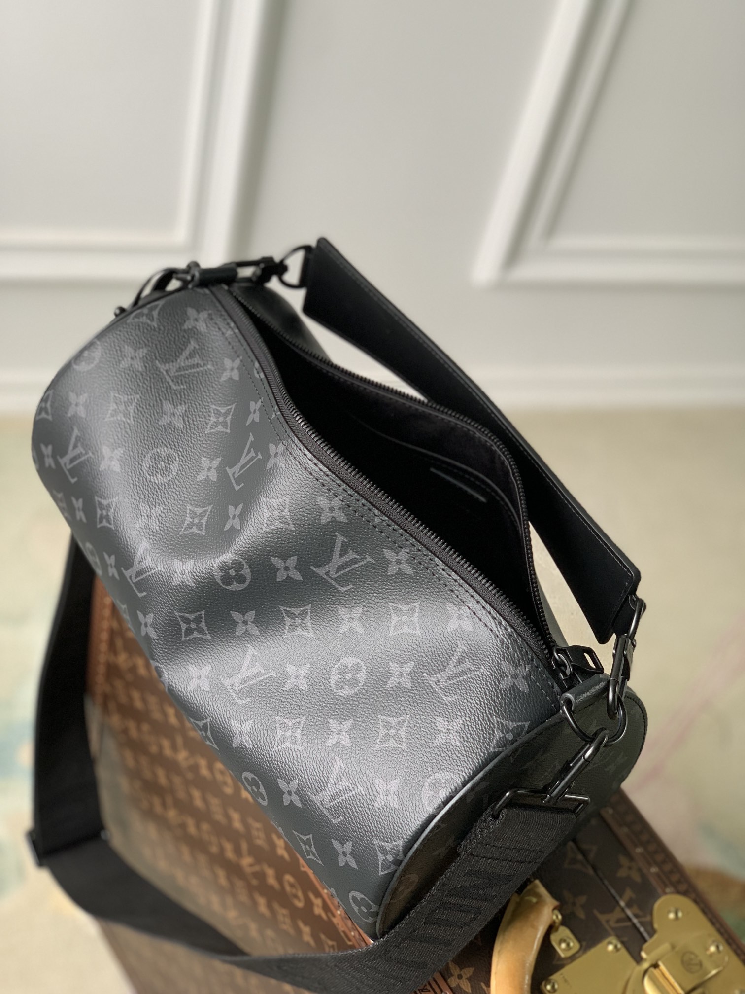 l0*is V*t0n soft polochon bag-33 x 17 x 17cm