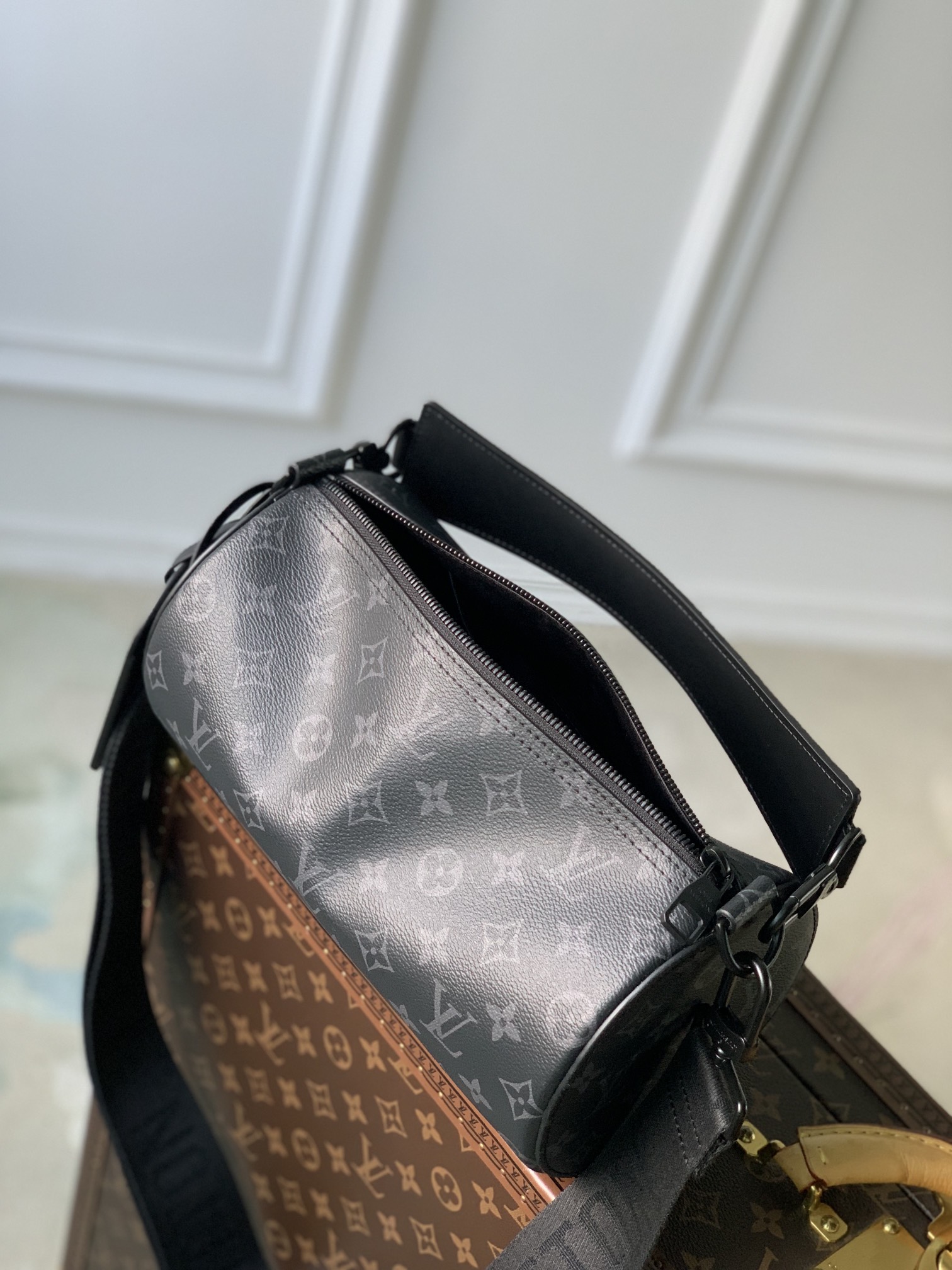 l0*is V*t0n soft polochon bag m46692-27x 15x 15cm