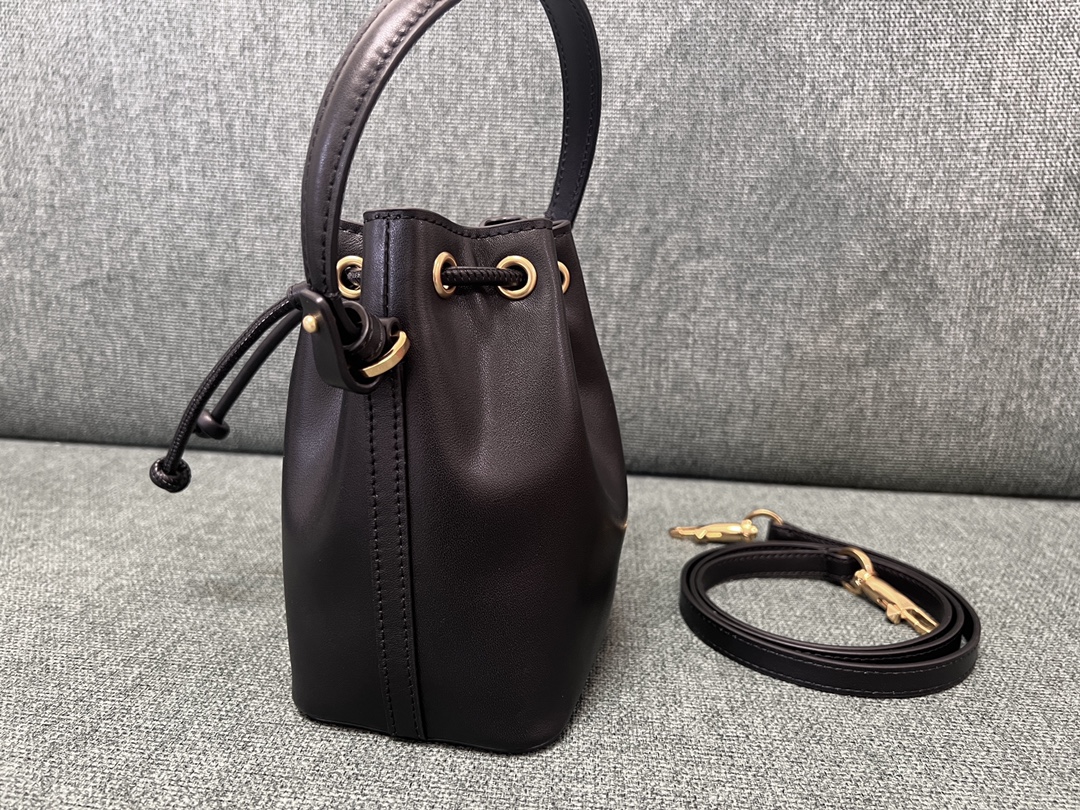 Valentino GARAVANIVLOGO SIGNATURE Bag-12*18*10CM
