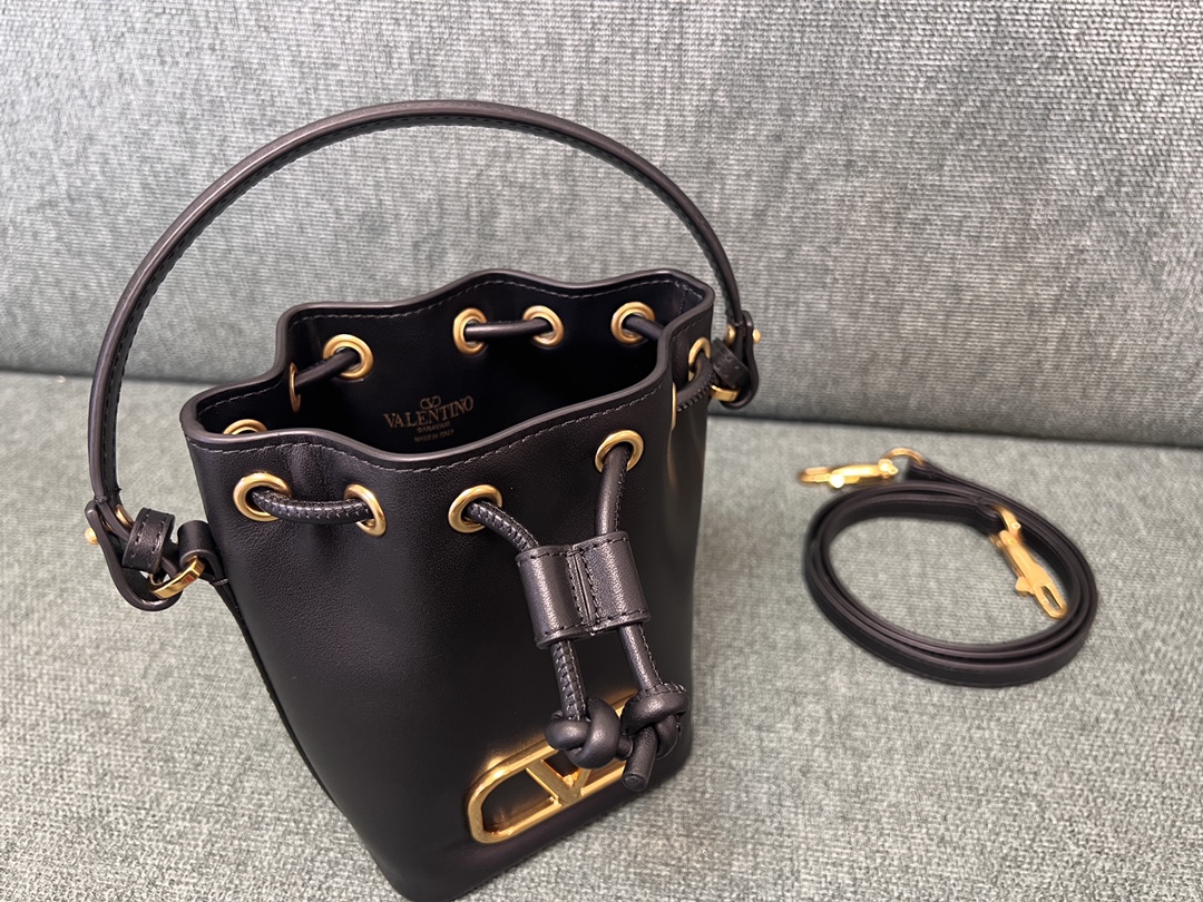 Valentino GARAVANIVLOGO SIGNATURE Bag-12*18*10CM
