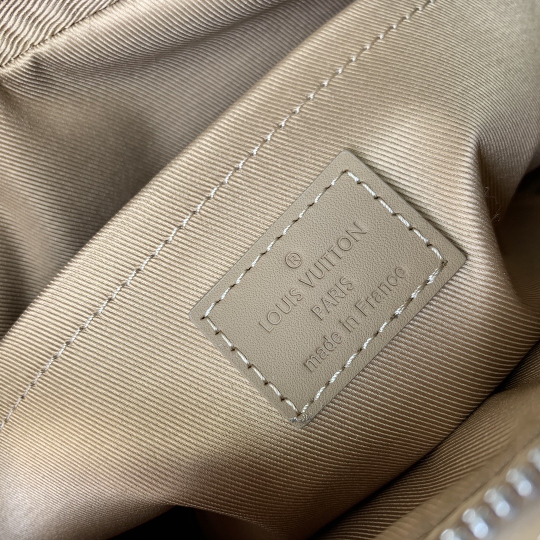 l0*is V*t0n fastline messenger bag-23.5 x 18 x 7cm