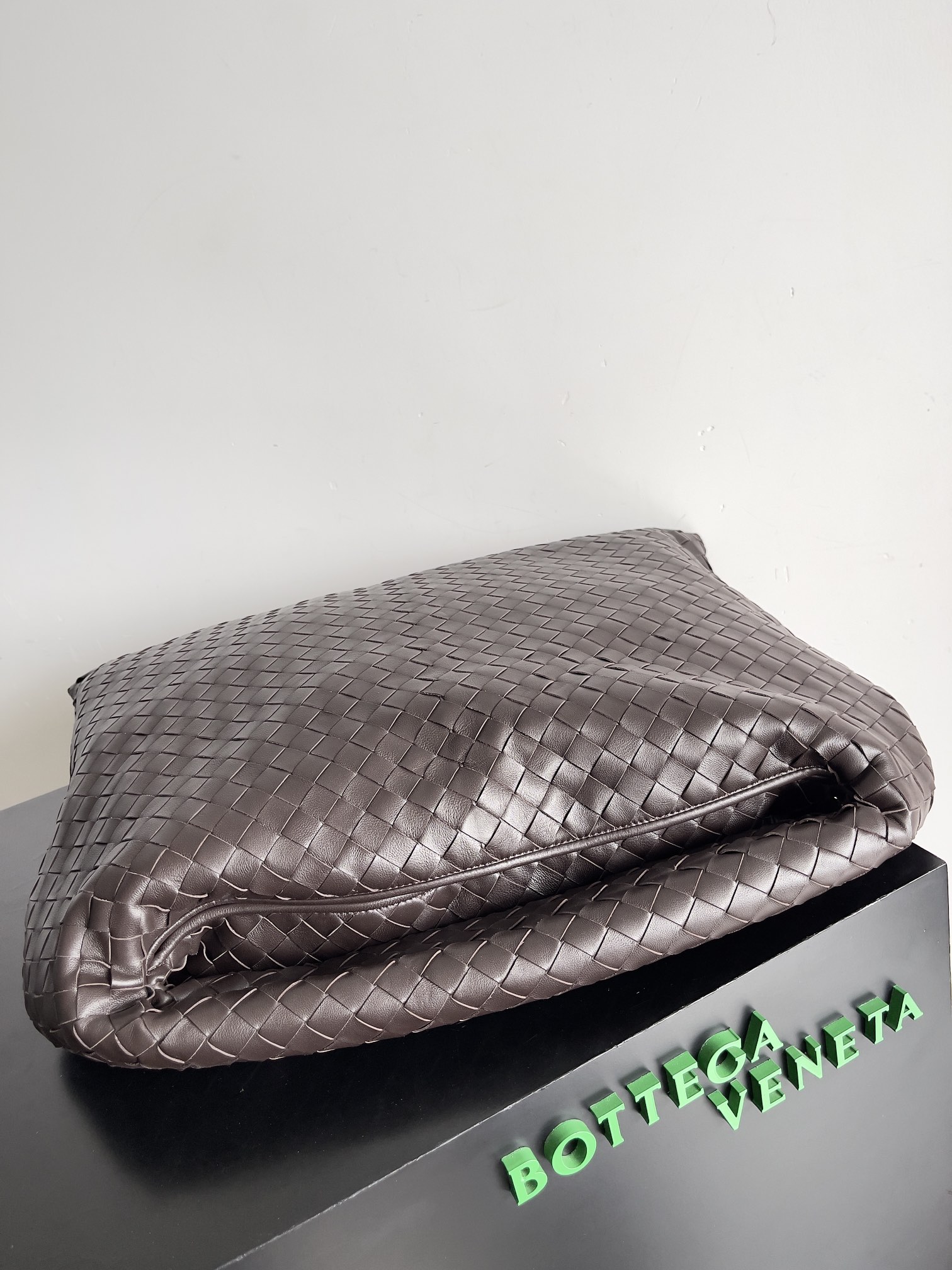 bo*te*ga Ve*ne*ta hop bag-53*24*13cm
