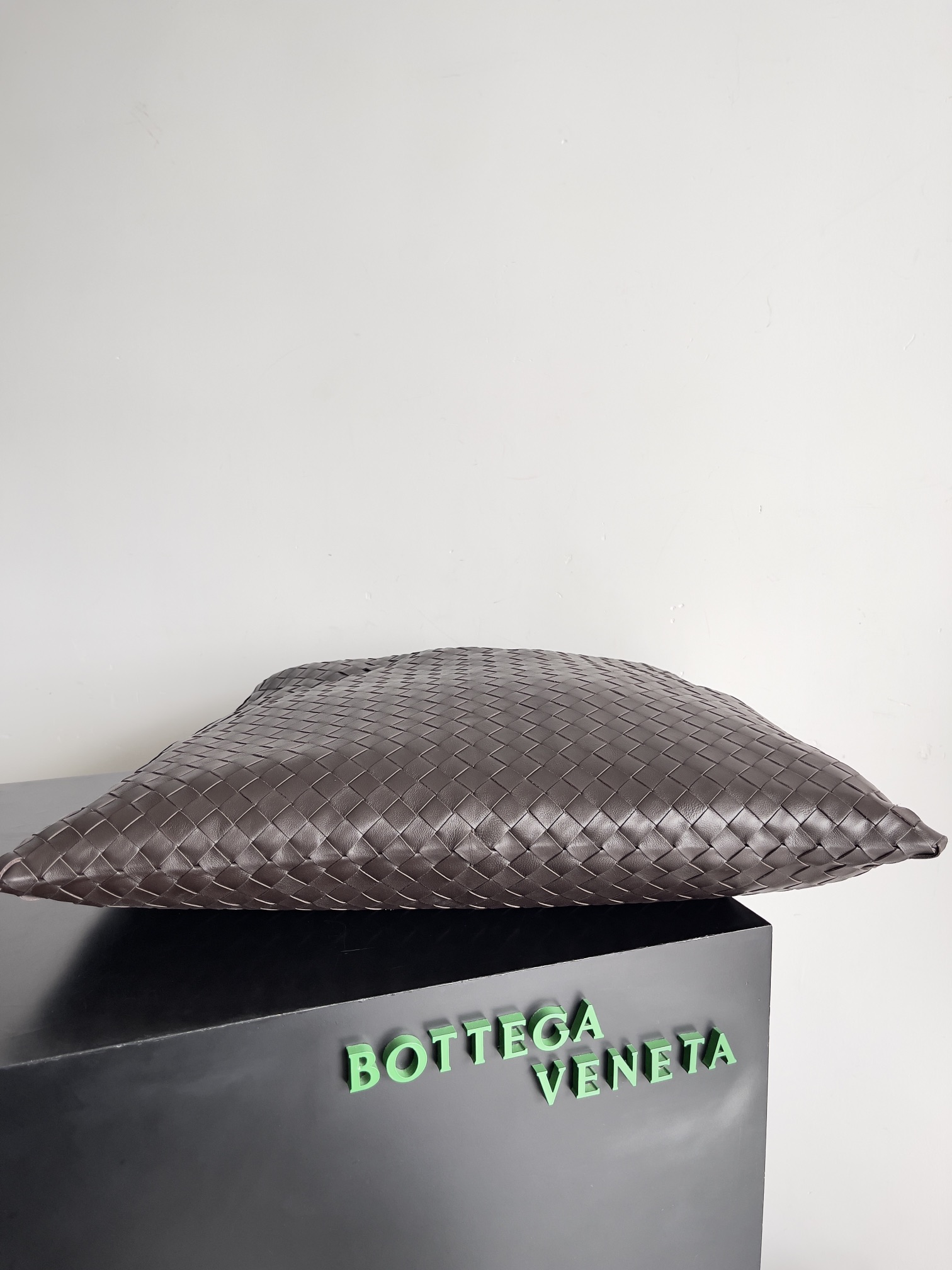 bo*te*ga Ve*ne*ta hop bag-53*24*13cm