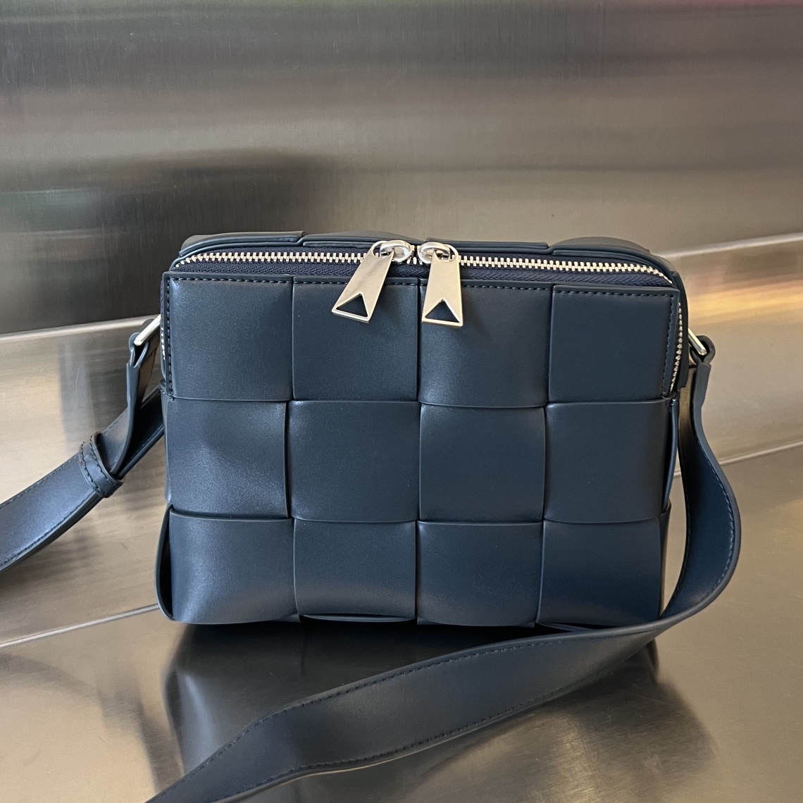 bo*te*ga Ve*ne*ta camera bag-20x15x5cm