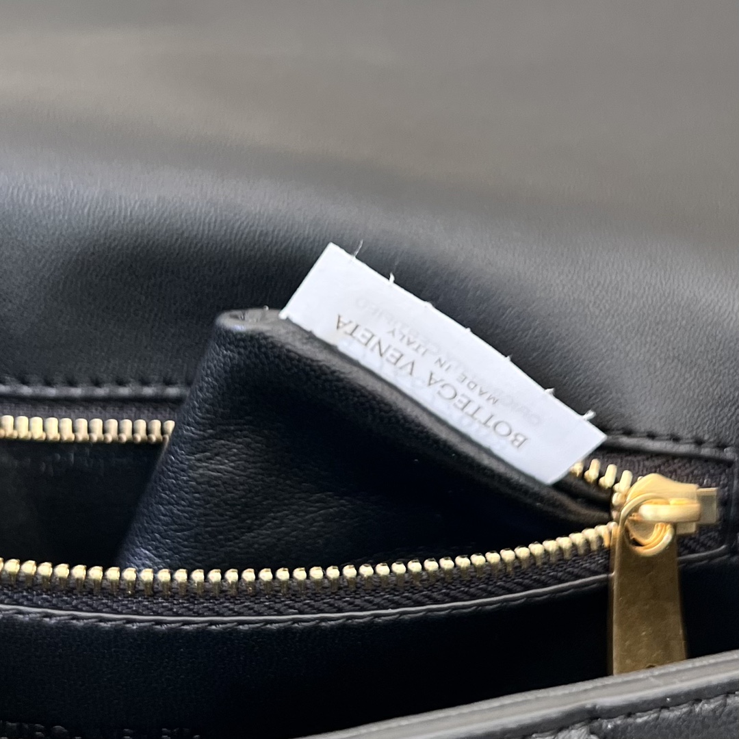 bo*te*ga Ve*ne*ta andiamo crossbody bag-21.5*13.5*4.5cm