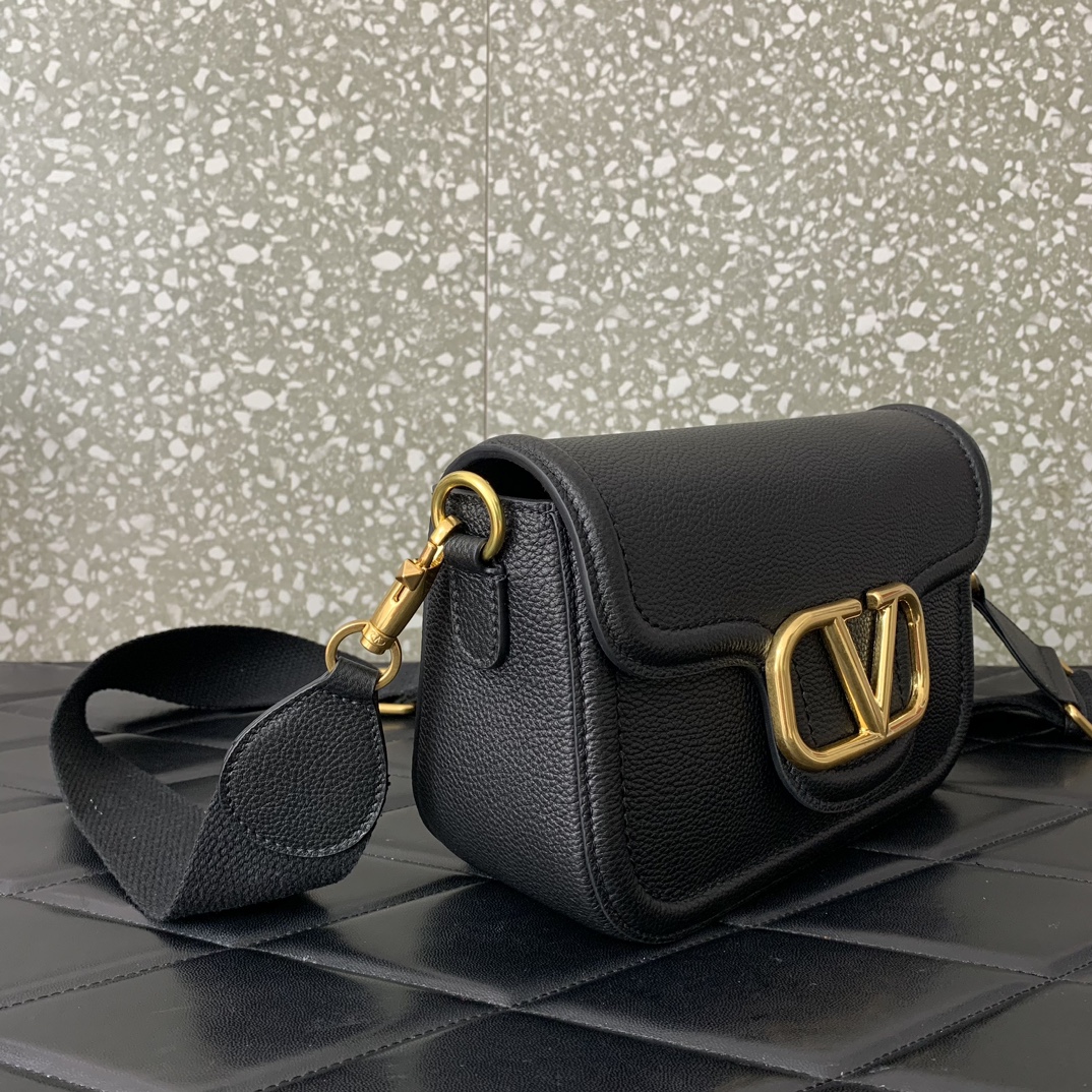 Valentino Garavani Allnite Bag-23.5✖️18✖️8CM