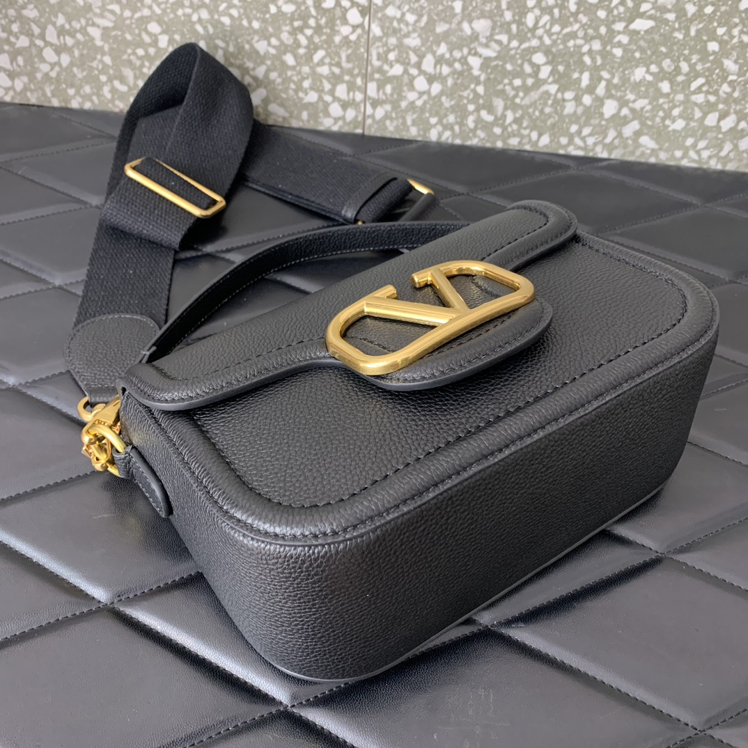 Valentino Garavani Allnite Bag-23.5✖️18✖️8CM