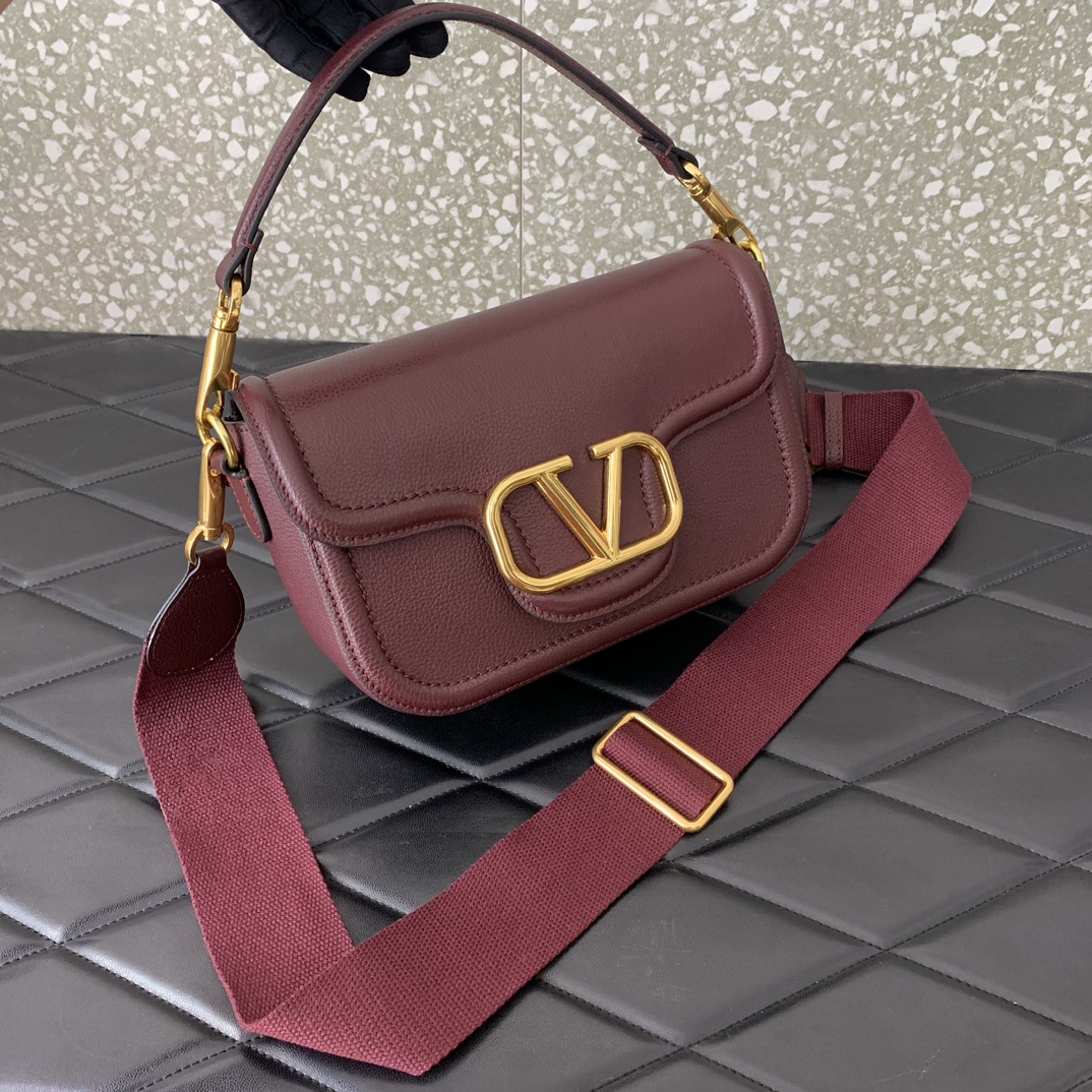 Valentino Garavani Allnite Bag-23.5✖️18✖️8CM