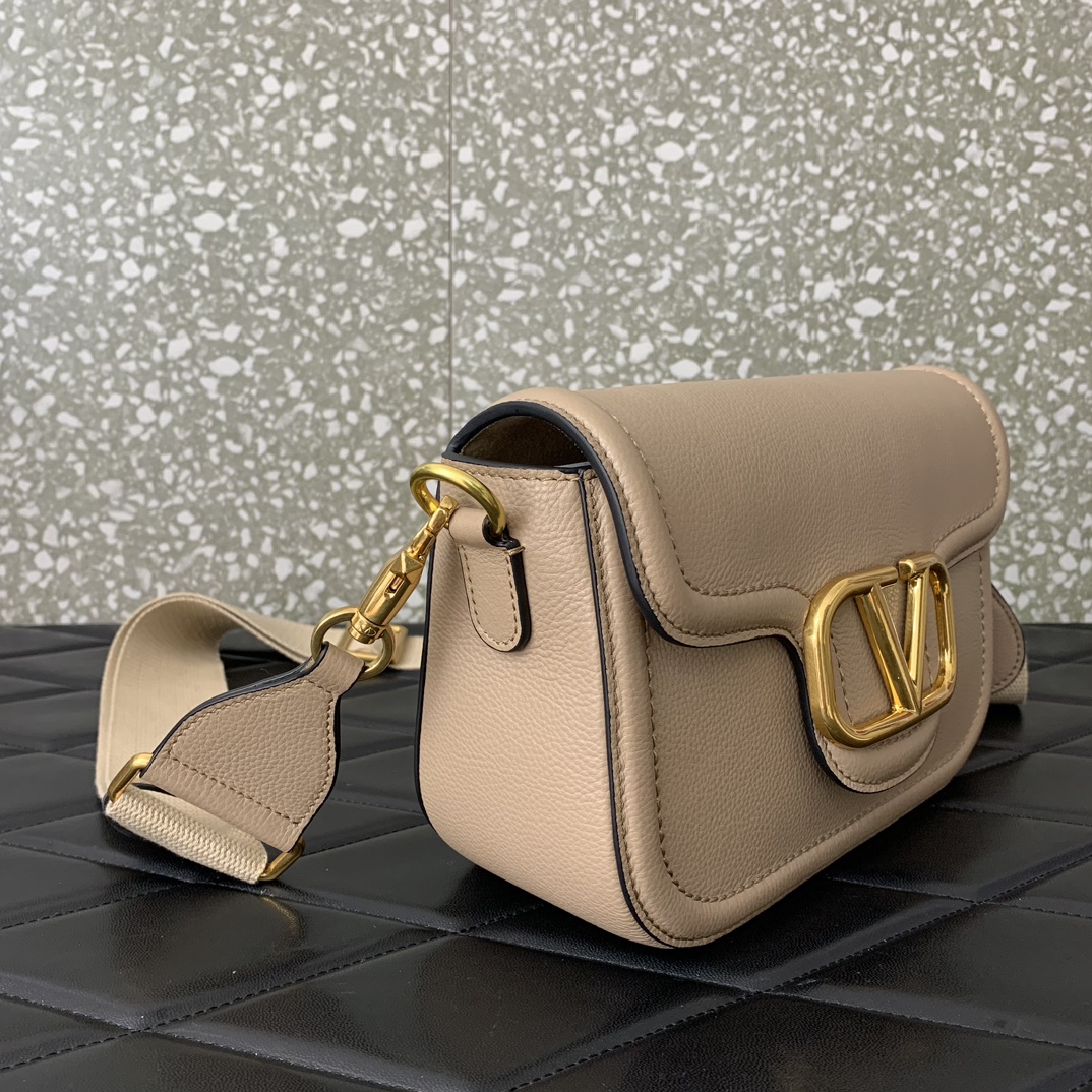 Valentino Garavani Allnite Bag-23.5✖️18✖️8CM