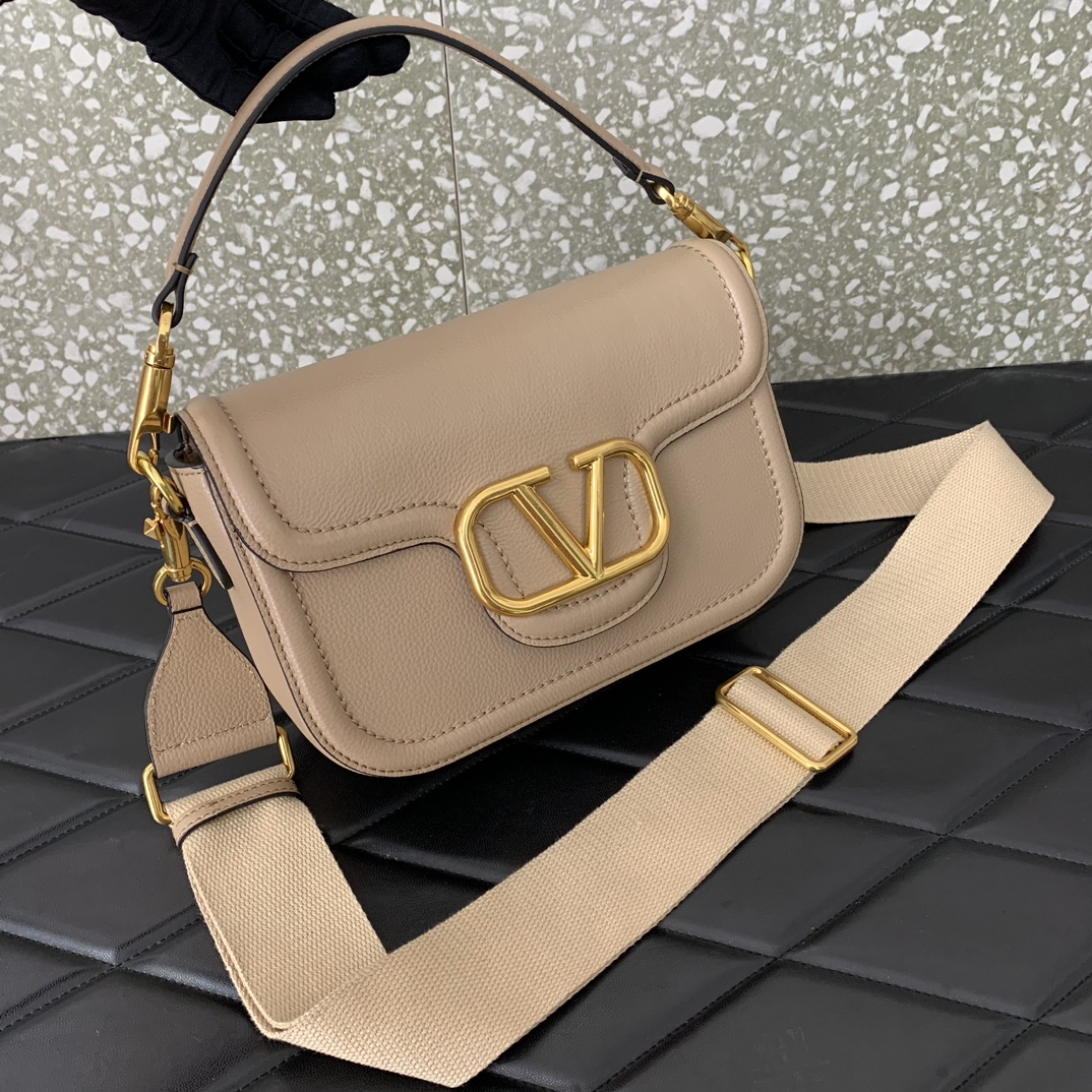 Valentino Garavani Allnite Bag-23.5✖️18✖️8CM