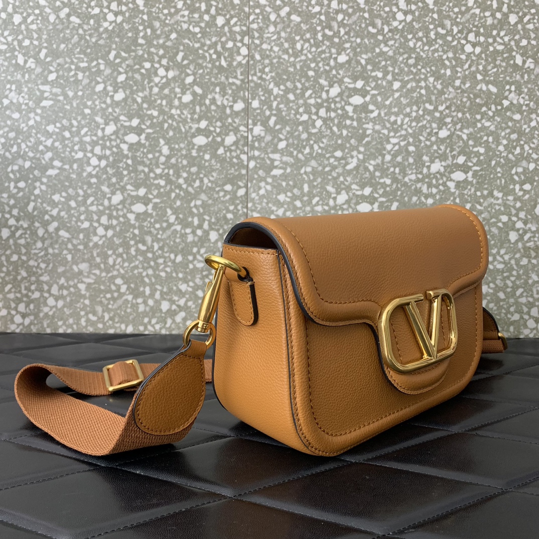 Valentino Garavani Allnite Bag-23.5✖️18✖️8CM