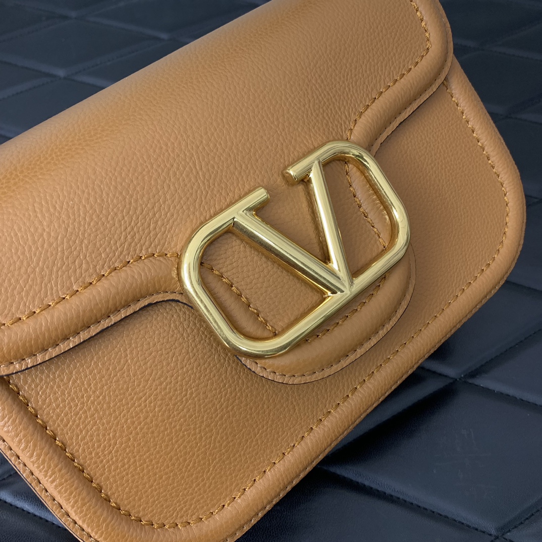 Valentino Garavani Allnite Bag-23.5✖️18✖️8CM