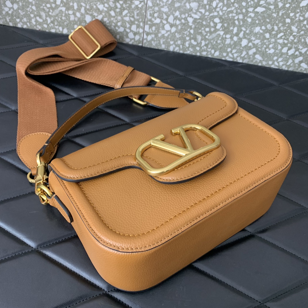 Valentino Garavani Allnite Bag-23.5✖️18✖️8CM