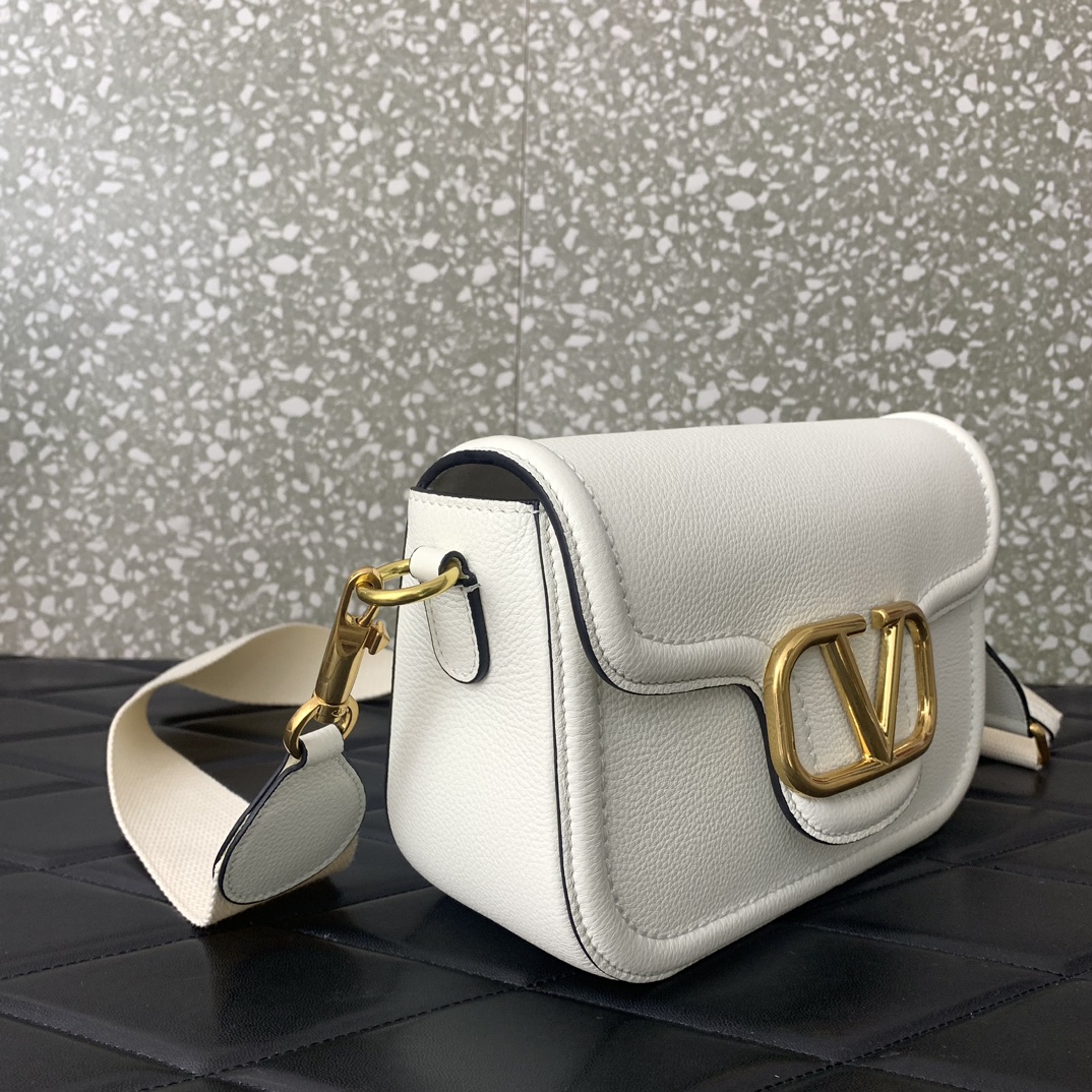 Valentino Garavani Allnite Bag-23.5✖️18✖️8CM