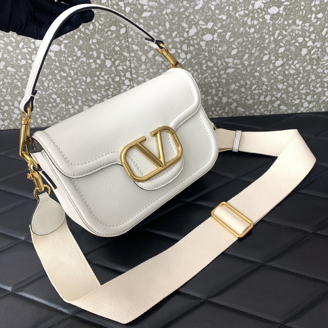 Valentino Garavani Allnite Bag-23.5✖️18✖️8CM