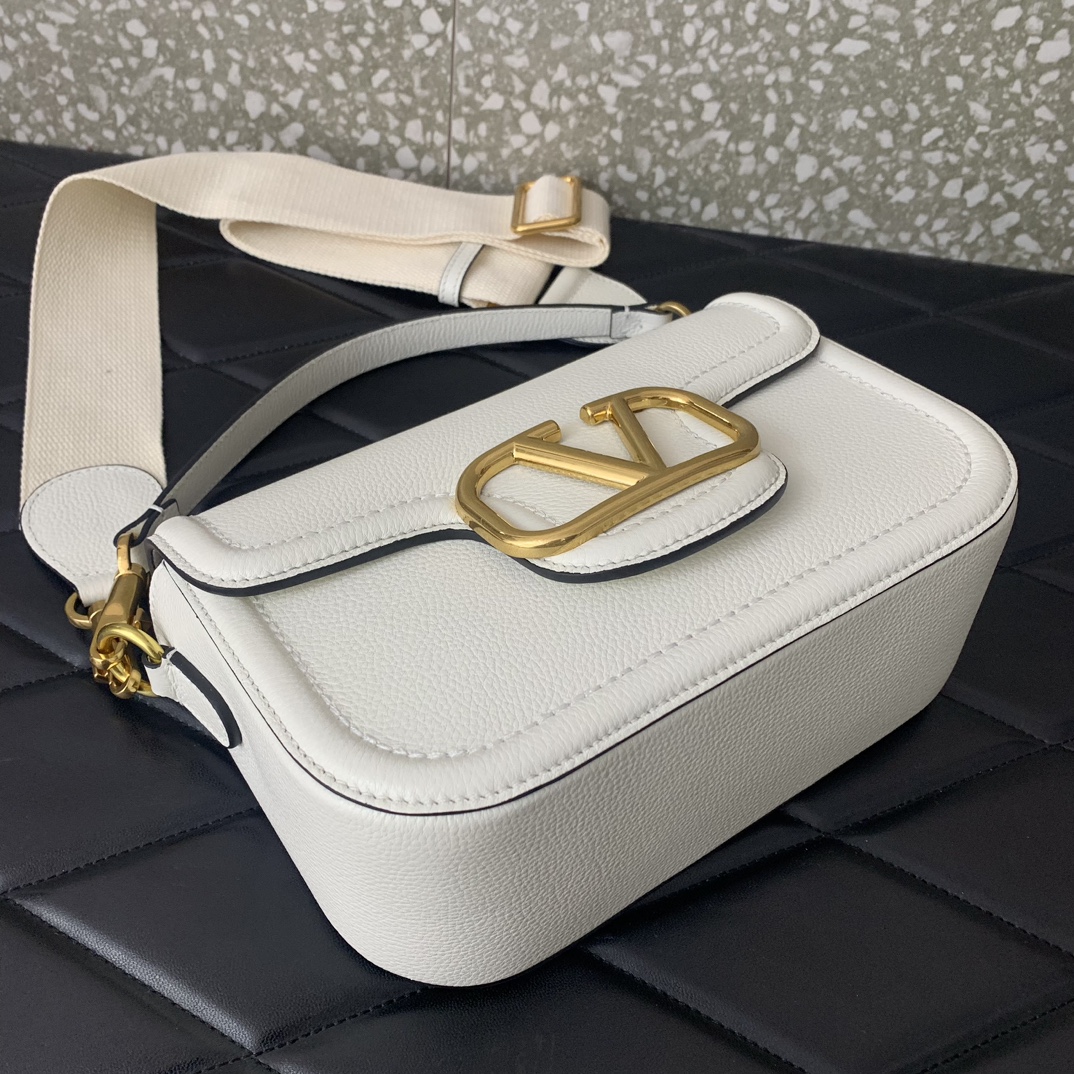 Valentino Garavani Allnite Bag-23.5✖️18✖️8CM