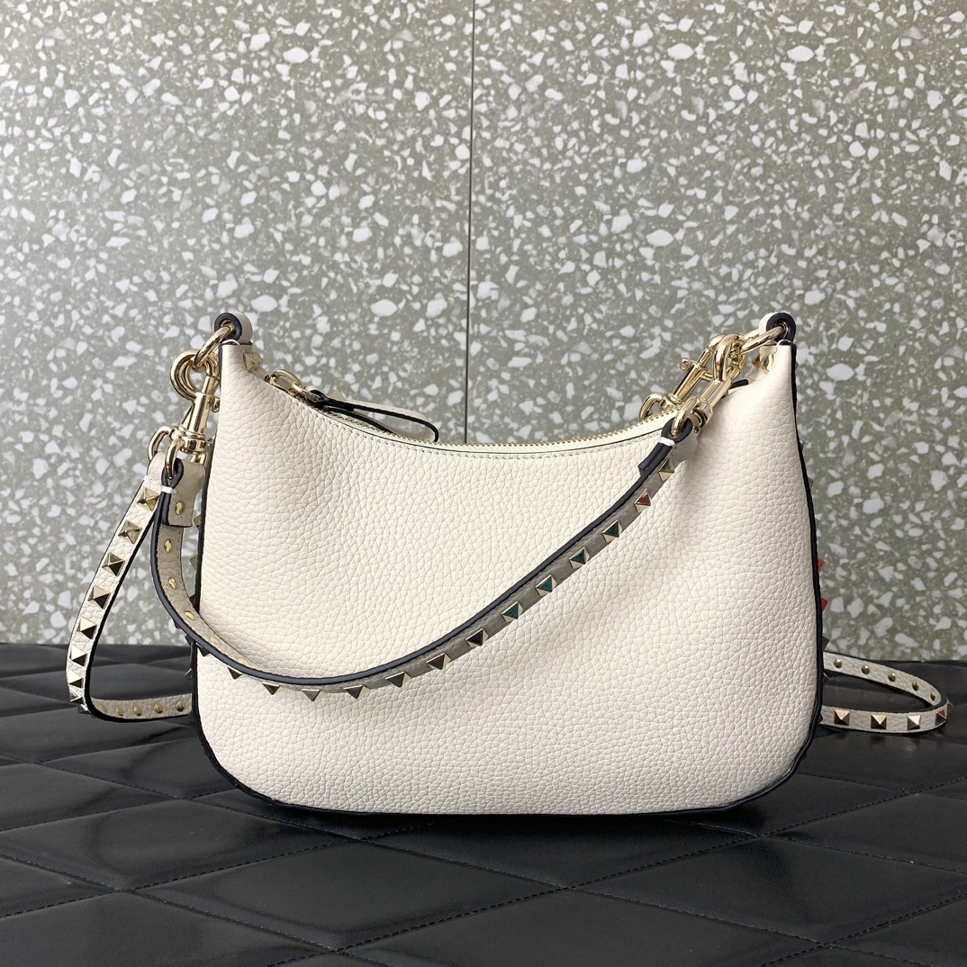 Valentino Garavani Rockstud Hobo Bag-6✖️4✖️16CM