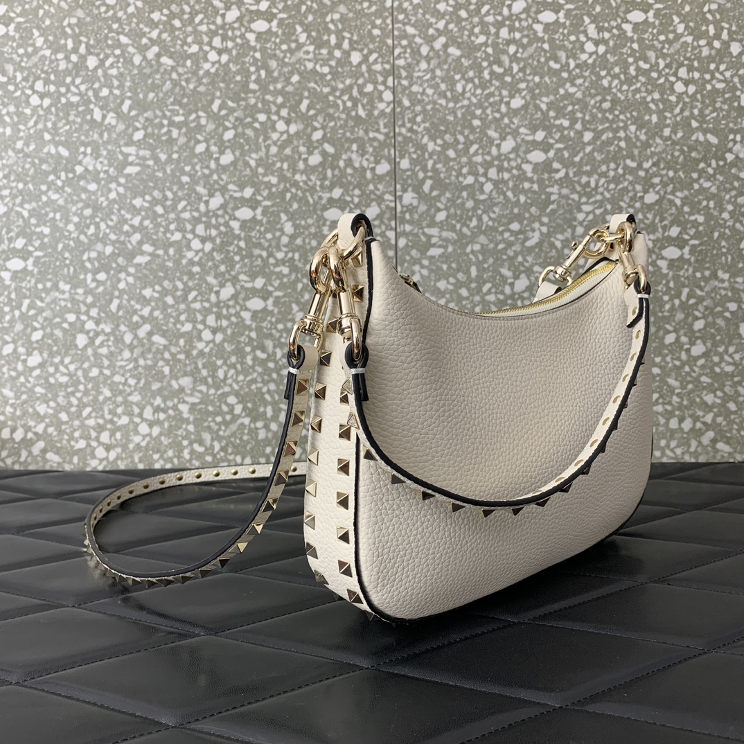 Valentino Garavani Rockstud Hobo Bag-6✖️4✖️16CM
