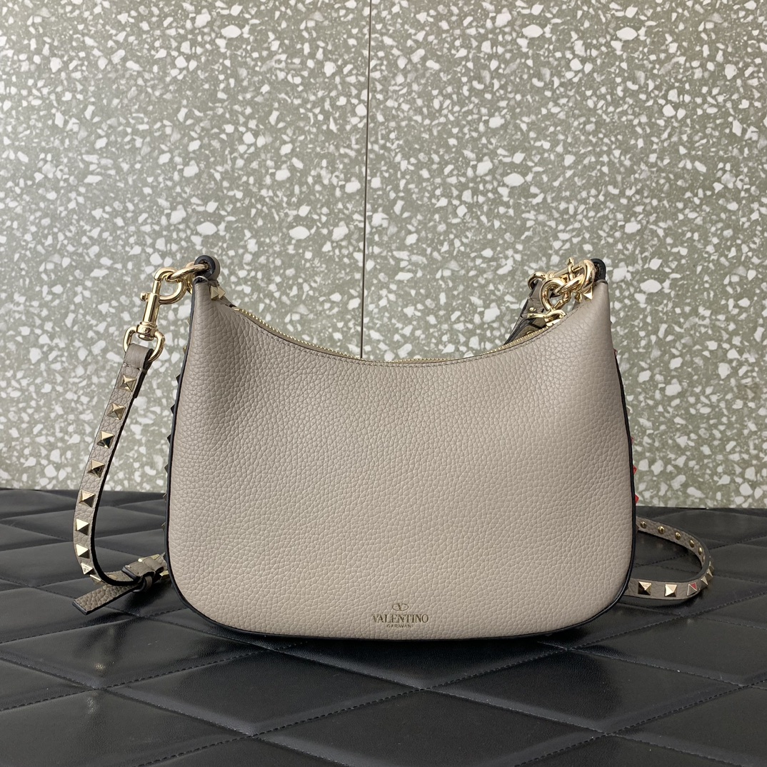 Valentino Garavani Rockstud Hobo Bag-6✖️4✖️16CM