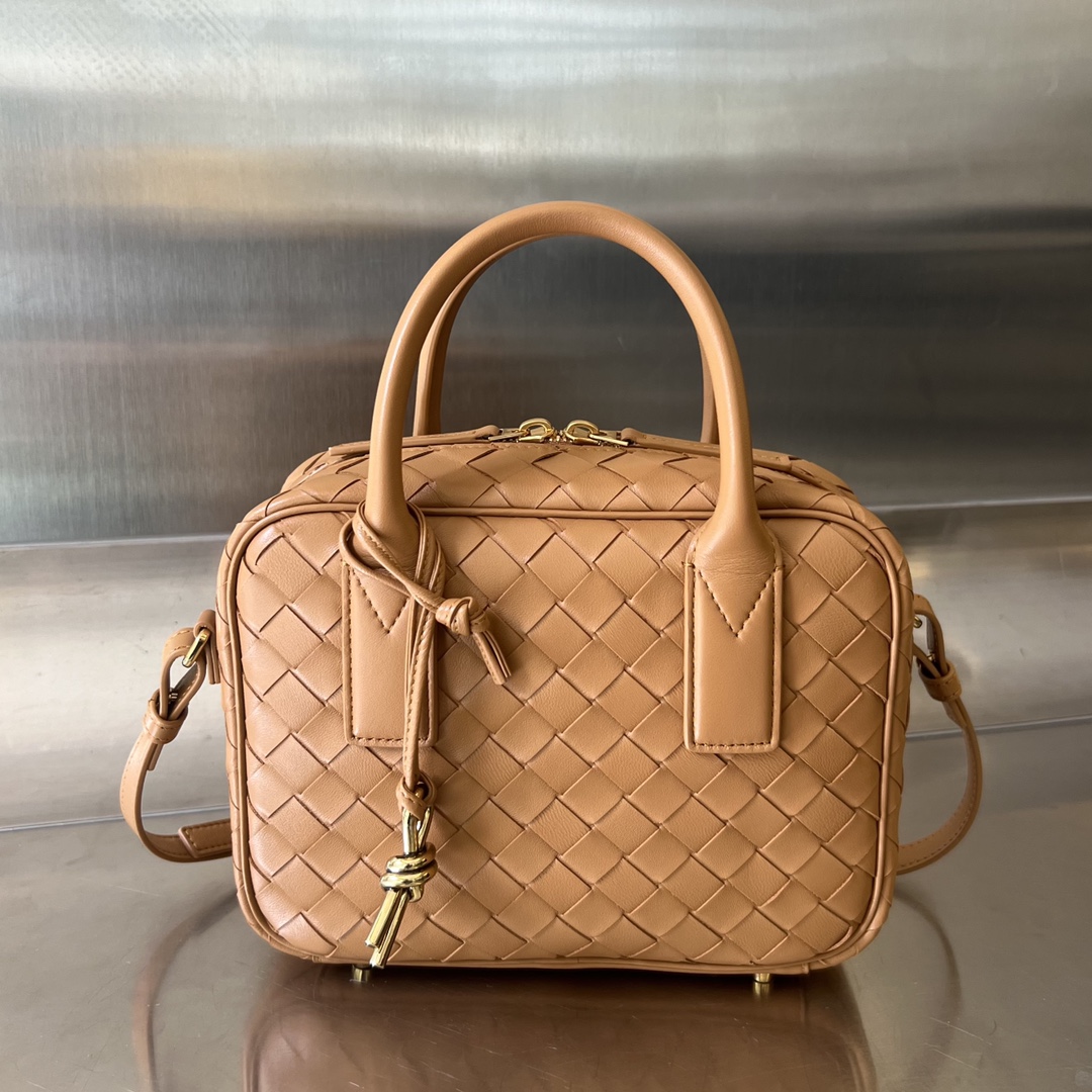 bo*te*ga Ve*ne*ta getaway bag-23.5x17.5x9cm