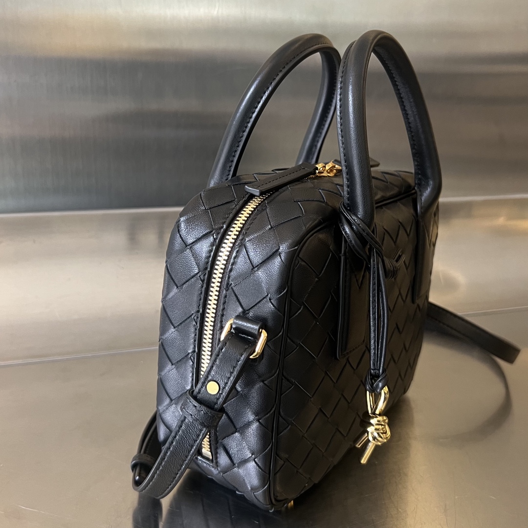 bo*te*ga Ve*ne*ta getaway bag-23.5x17.5x9cm