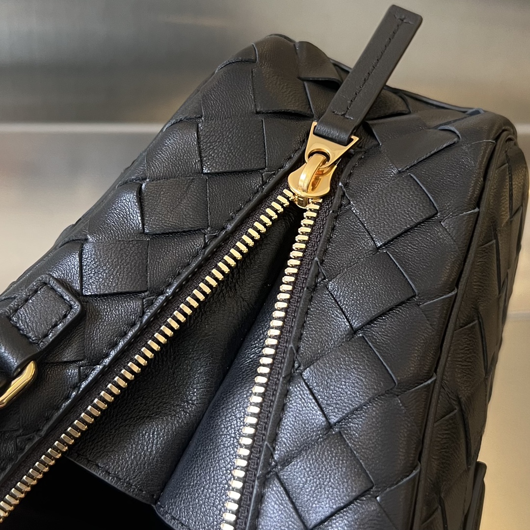 bo*te*ga Ve*ne*ta getaway bag-23.5x17.5x9cm