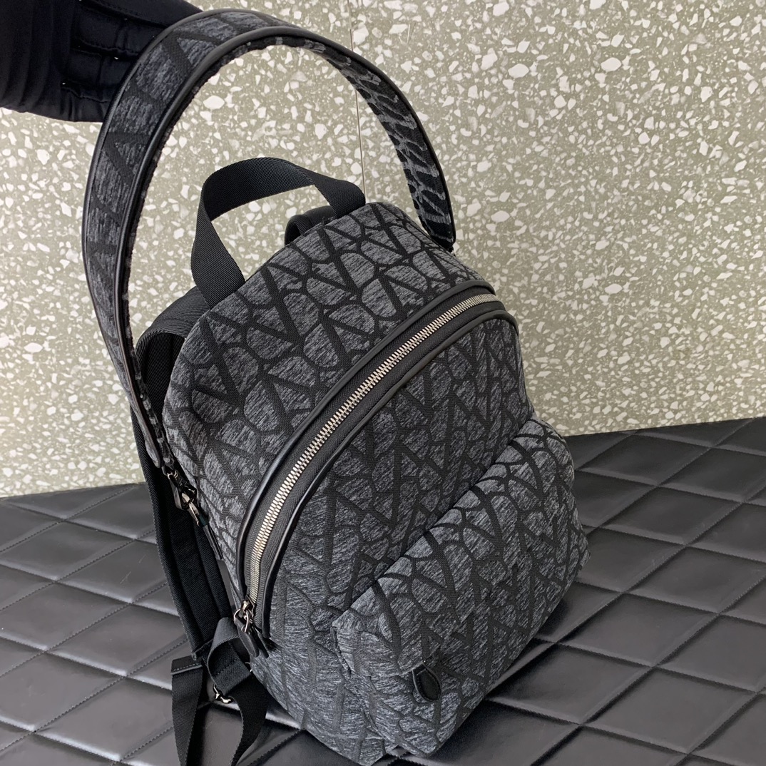 Valentino Garavani La Troisieme Toile lconographe Bakcpack-30*42*33CM
