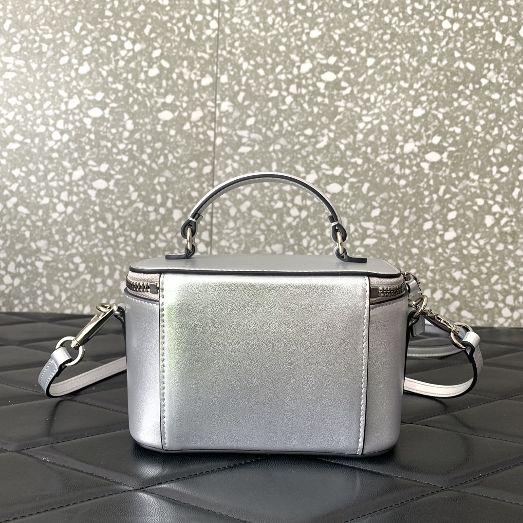 Valentino Alentino Garavani Box Bag-16.5*10*7.5CM
