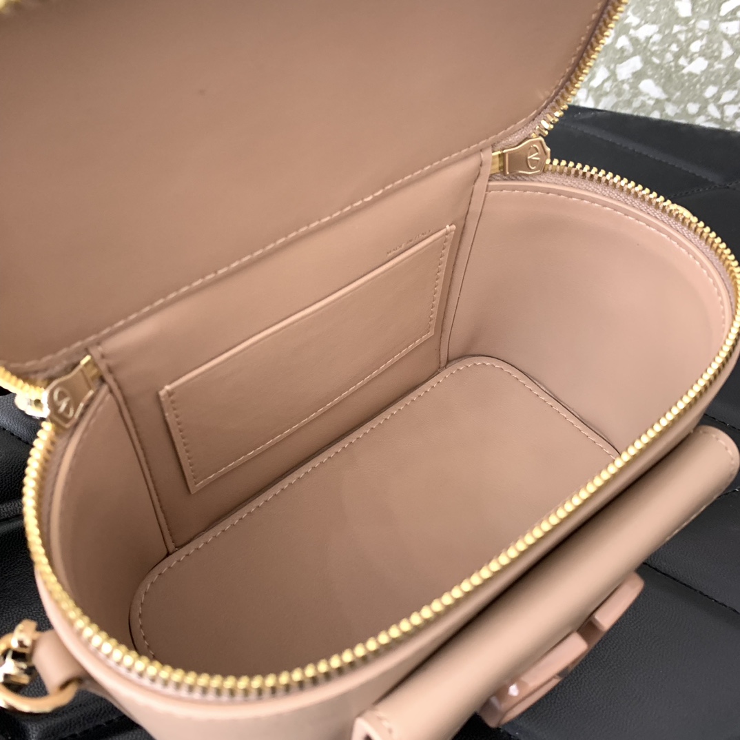 Valentino Alentino Garavani Box Bag-16.5*10*7.5CM