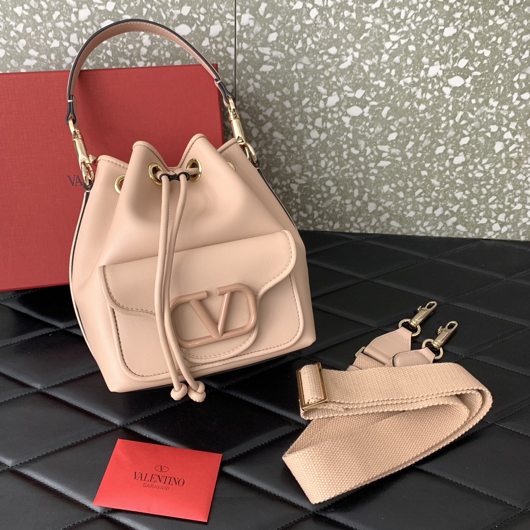 Valentino Alentino Garavani Loco Bag-16*19*11CM