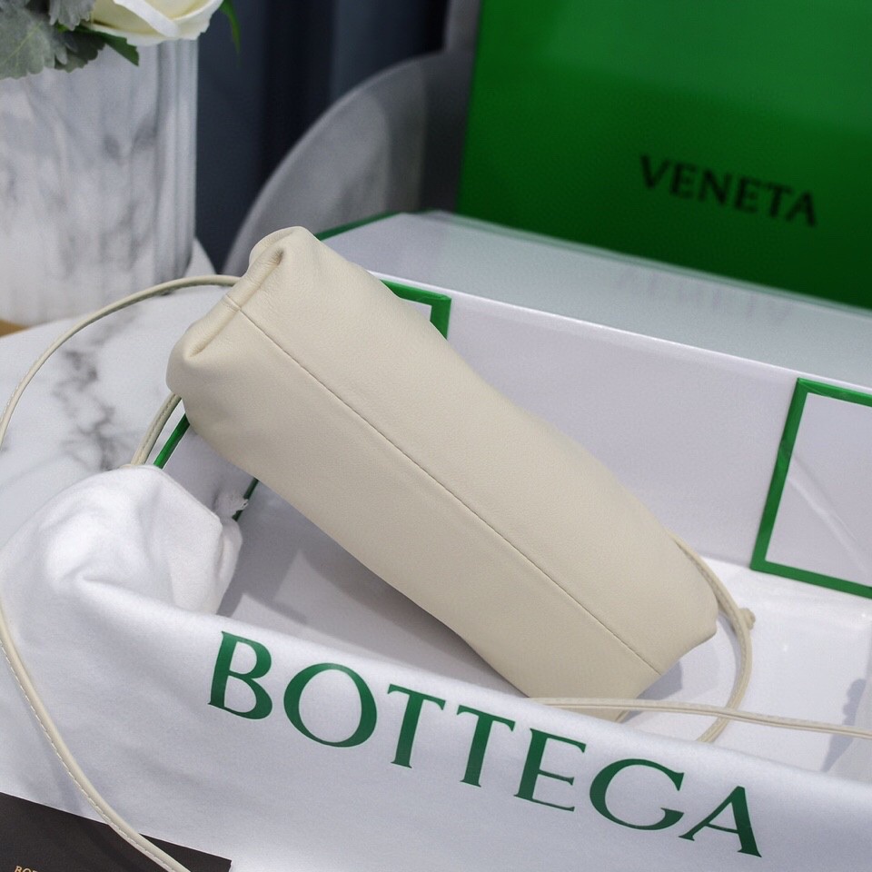 bo*te*ga Ve*ne*ta the pouch bag-22*9cm