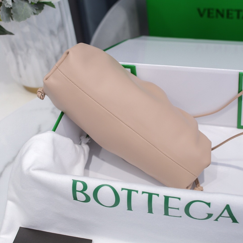 bo*te*ga Ve*ne*ta the pouch bag-22*9cm