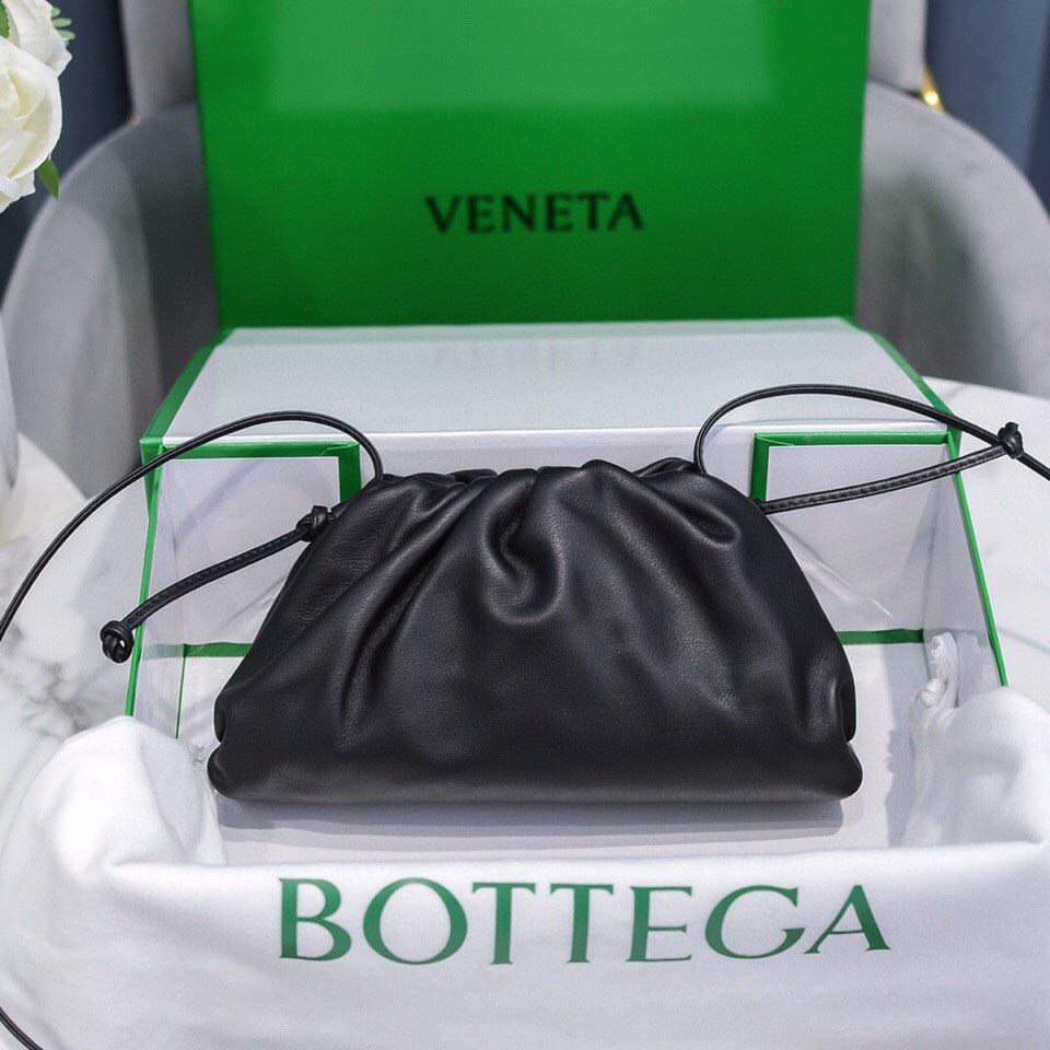 bo*te*ga Ve*ne*ta the pouch bag-22*9cm