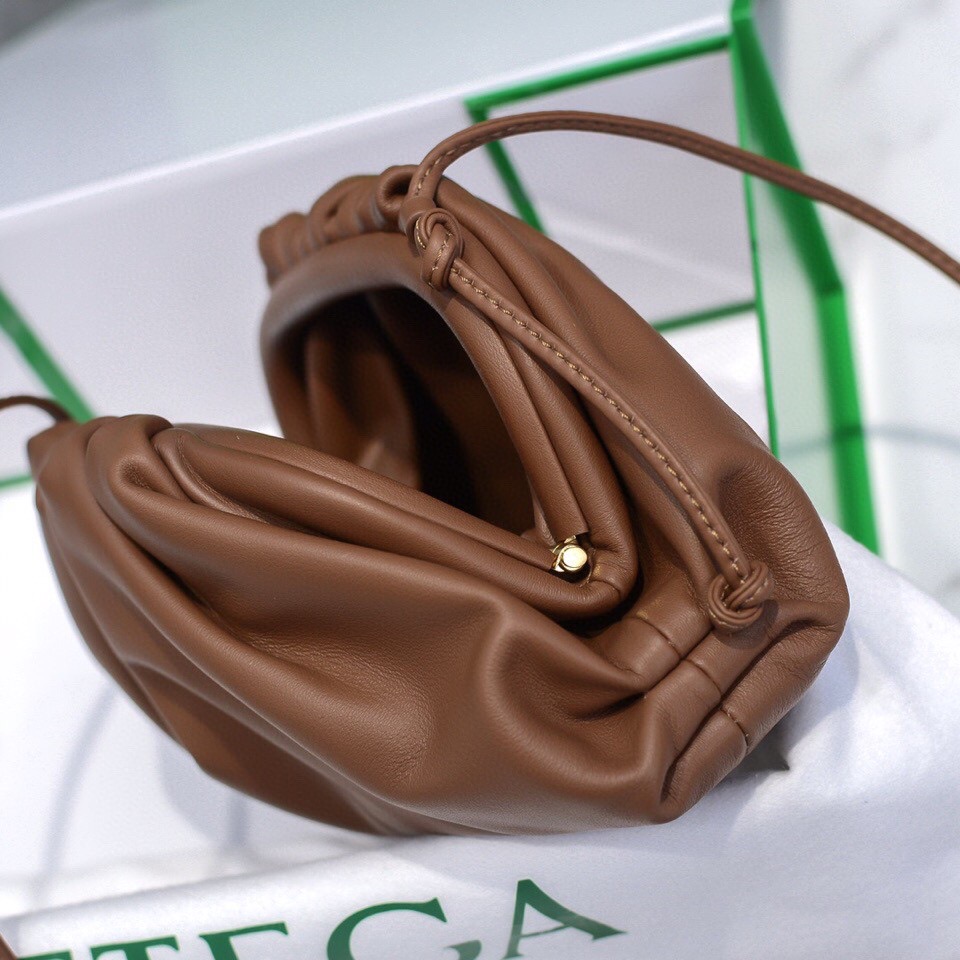 bo*te*ga Ve*ne*ta the pouch bag-22*9cm