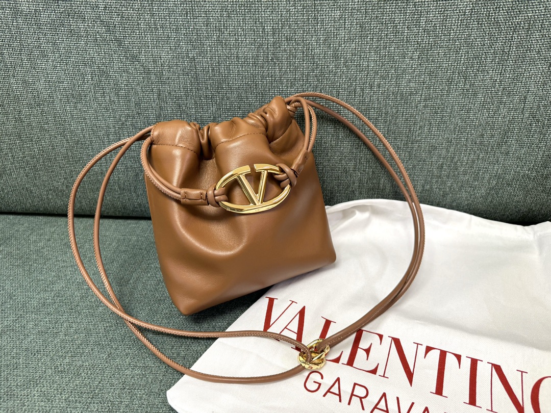 Valentino Garavani Vlogo Pouf Bag-20x17x8CM