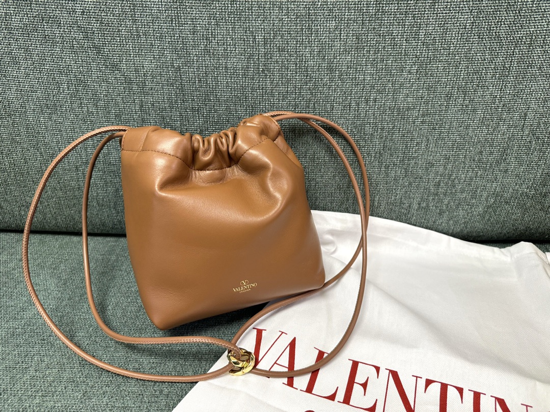 Valentino Garavani Vlogo Pouf Bag-20x17x8CM