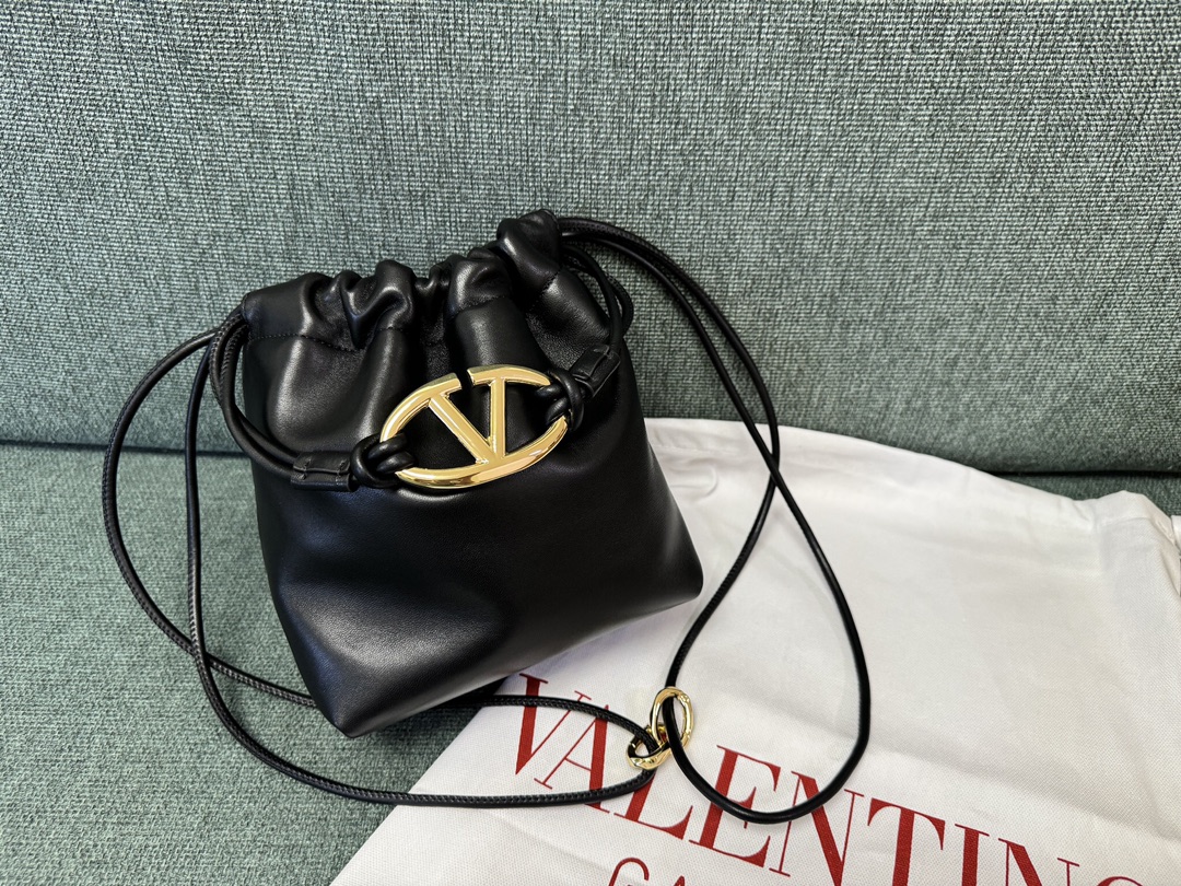 Valentino Garavani Vlogo Pouf Bag-20x17x8CM