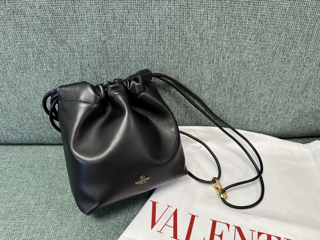Valentino Garavani Vlogo Pouf Bag-20x17x8CM
