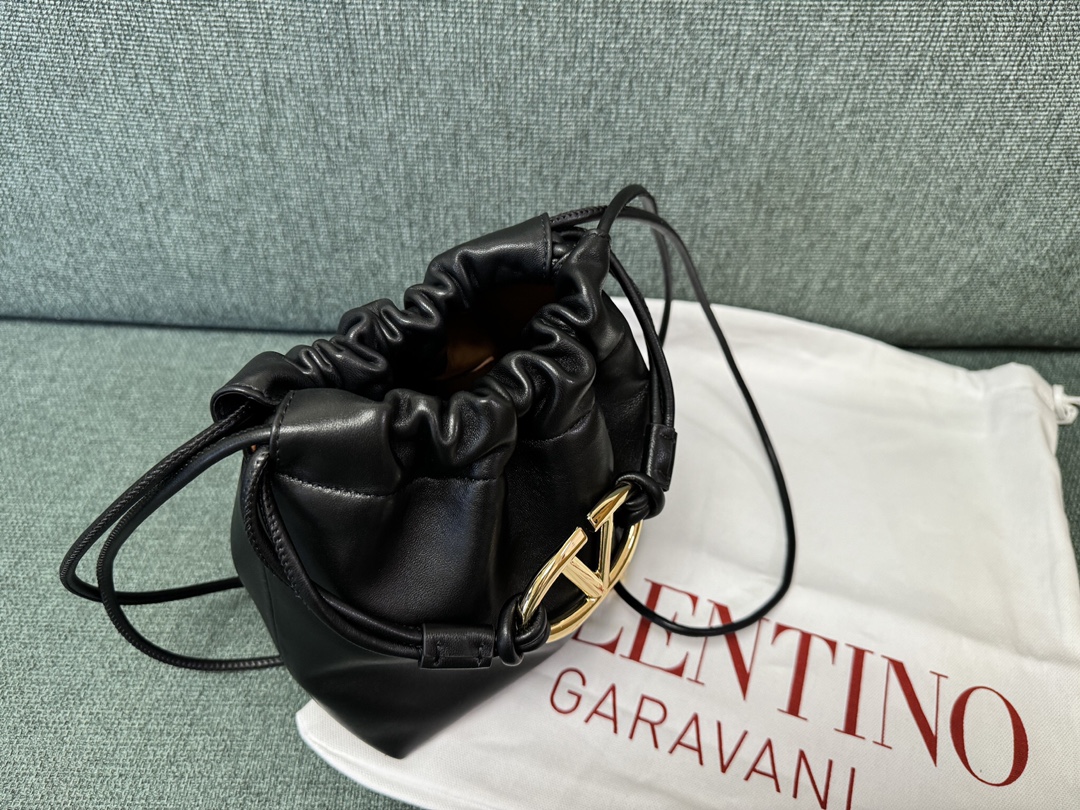 Valentino Garavani Vlogo Pouf Bag-20x17x8CM
