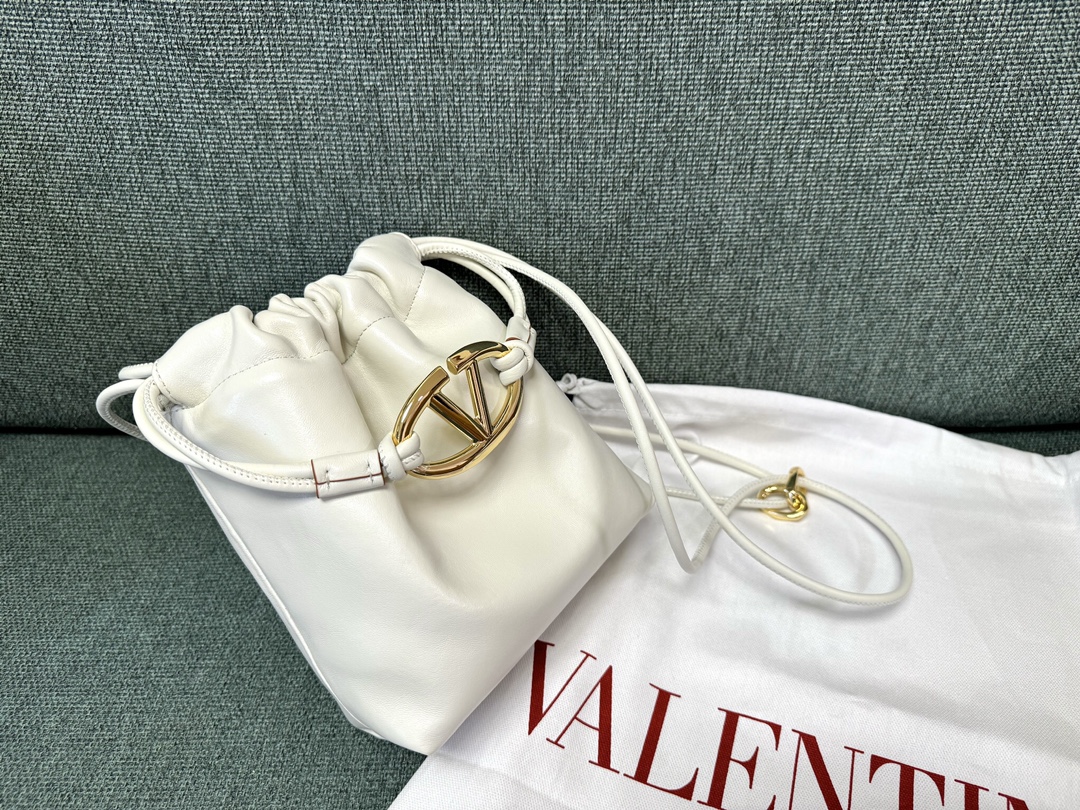 Valentino Garavani Vlogo Pouf Bag-20x17x8CM