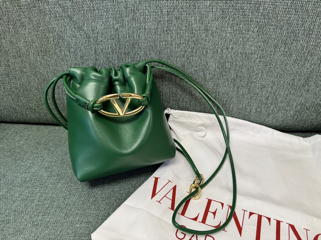 Valentino Garavani Vlogo Pouf Bag-20x17x8CM