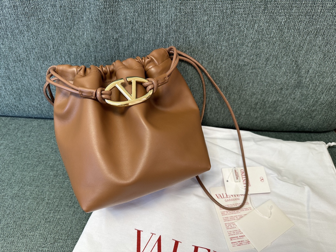 Valentino Garavani Vlogo Pouf Bag-23x19x14CM