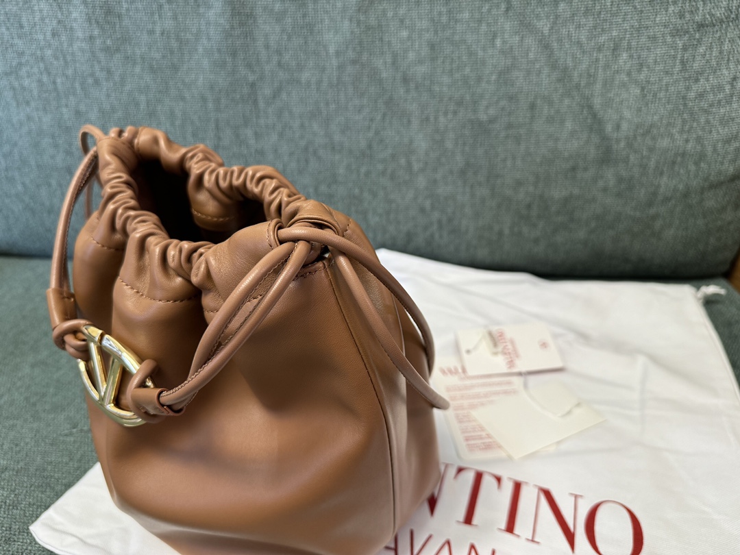 Valentino Garavani Vlogo Pouf Bag-23x19x14CM