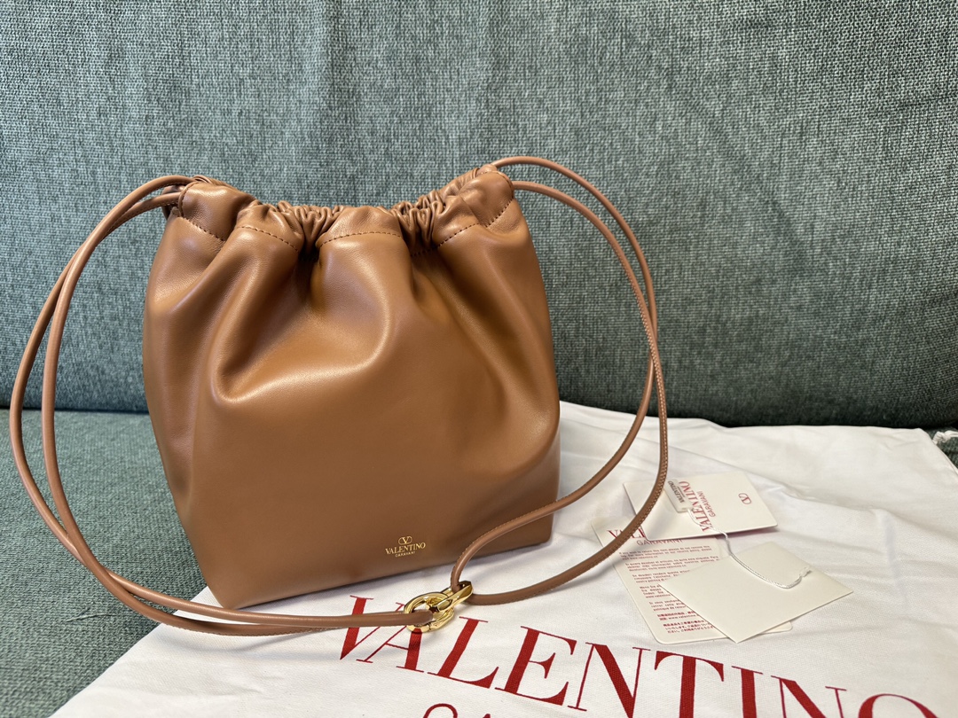 Valentino Garavani Vlogo Pouf Bag-23x19x14CM