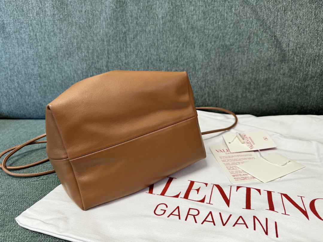 Valentino Garavani Vlogo Pouf Bag-23x19x14CM